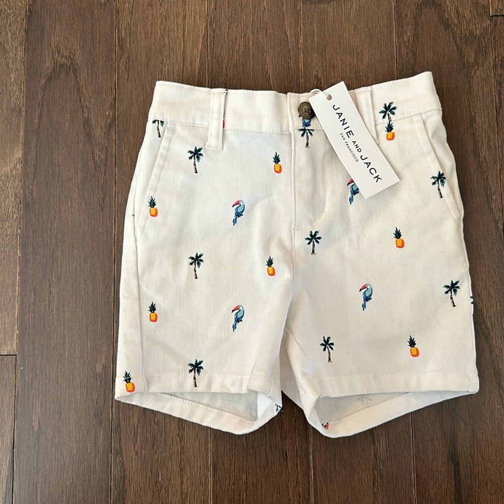 Janie & Jack white shorts sized 12-18 months